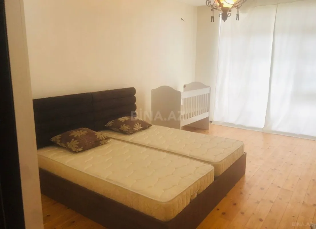 Satılır 4 otaqlı həyət evi 280 m²