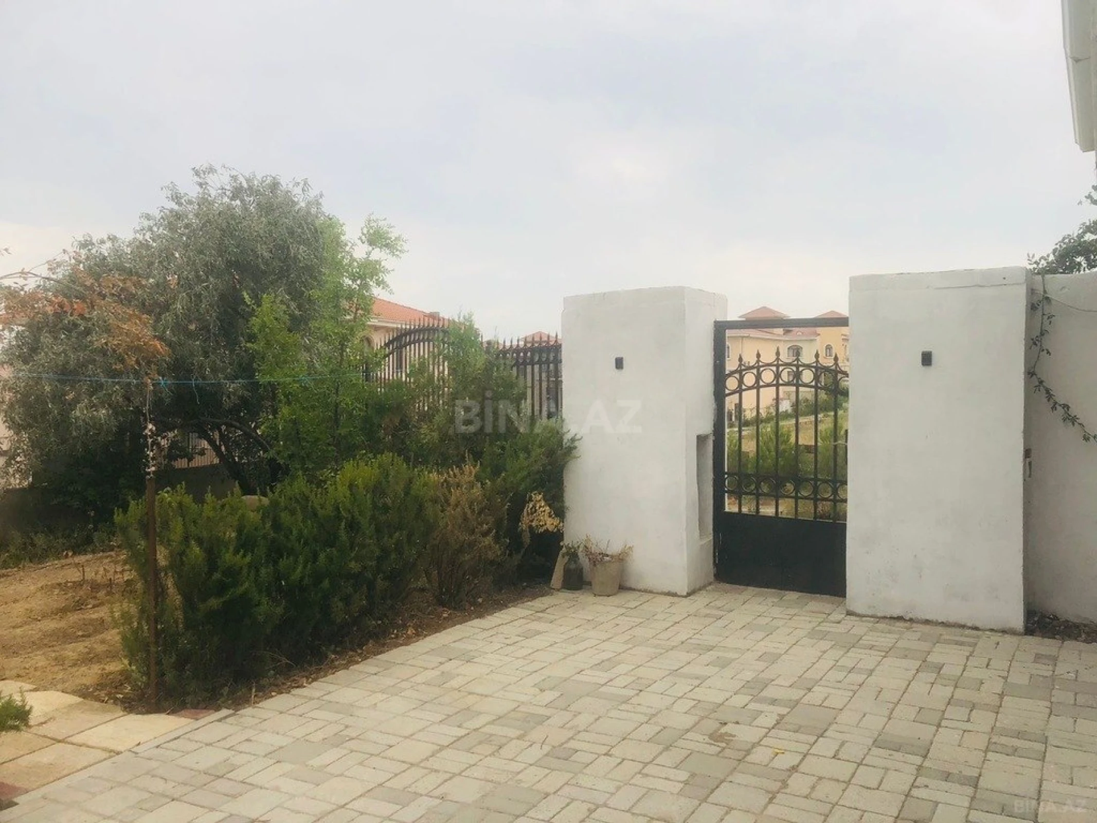 Satılır 4 otaqlı həyət evi 280 m²