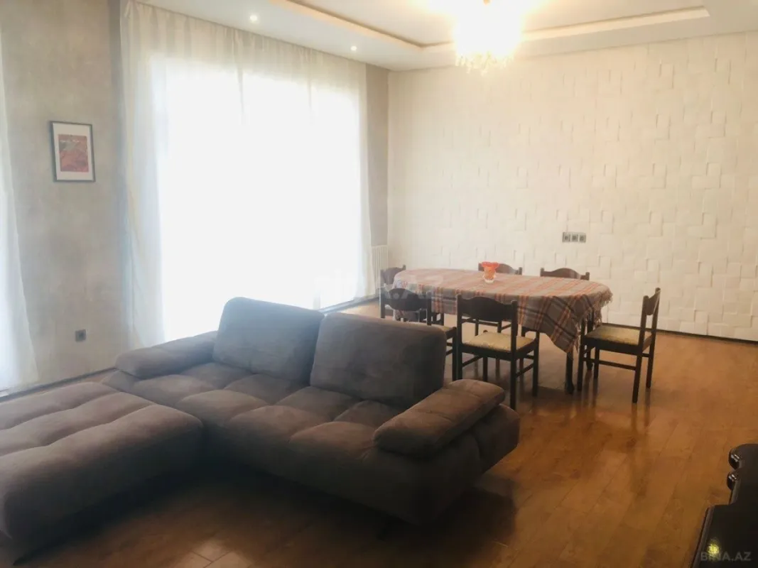 Satılır 4 otaqlı həyət evi 280 m²