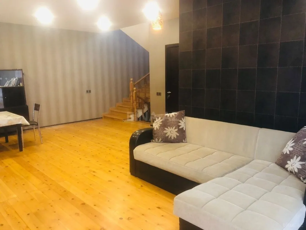 Satılır 4 otaqlı həyət evi 280 m²
