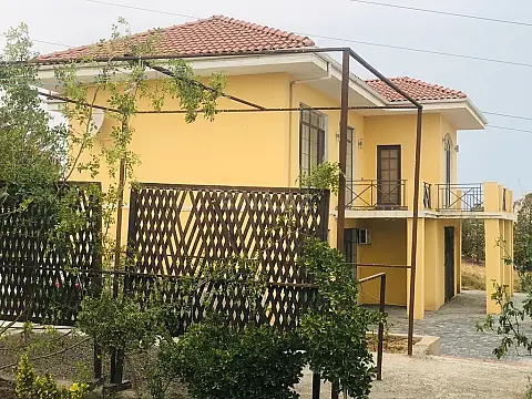 Satılır 4 otaqlı həyət evi 280 m²