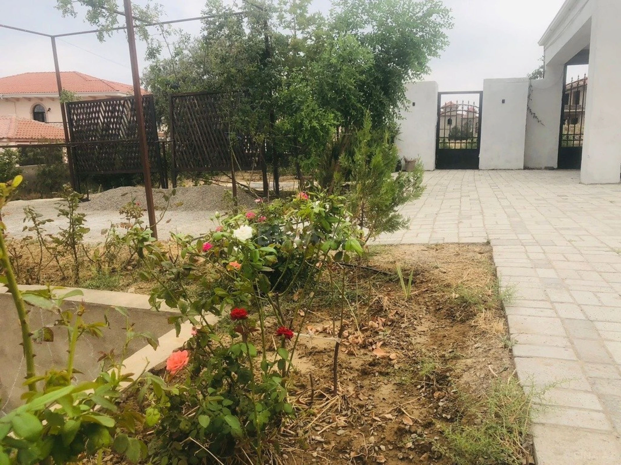 Satılır 4 otaqlı həyət evi 280 m²