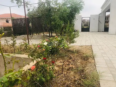 Satılır 4 otaqlı həyət evi 280 m²