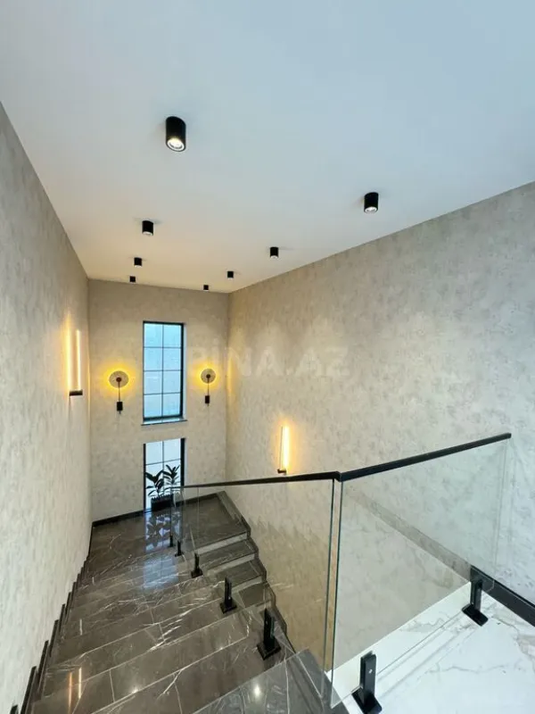 Satılır 6 otaqlı həyət evi 600 m²