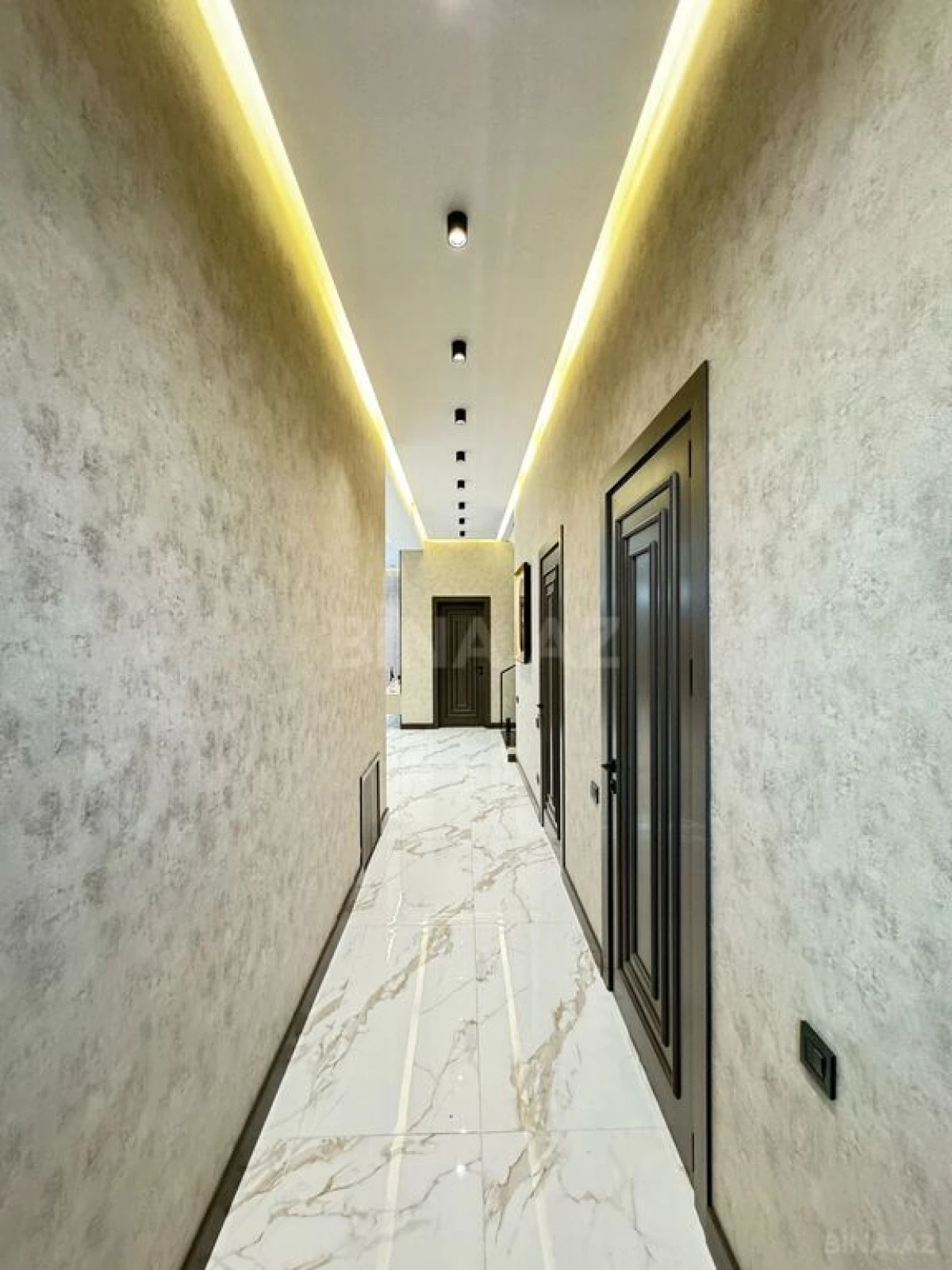 Satılır 6 otaqlı həyət evi 600 m²