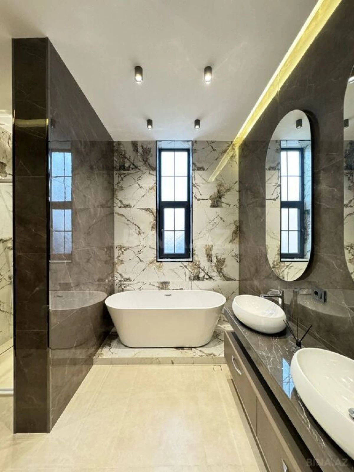 Satılır 6 otaqlı həyət evi 600 m²