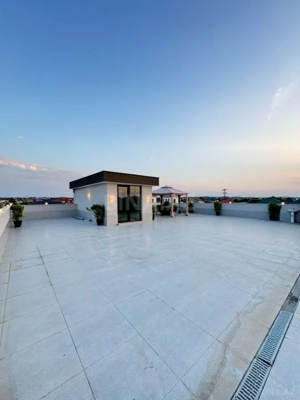Satılır 6 otaqlı həyət evi 600 m²
