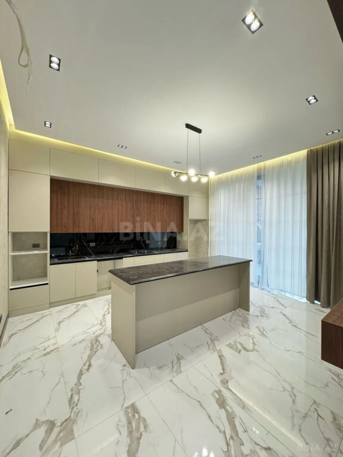 Satılır 6 otaqlı həyət evi 600 m²