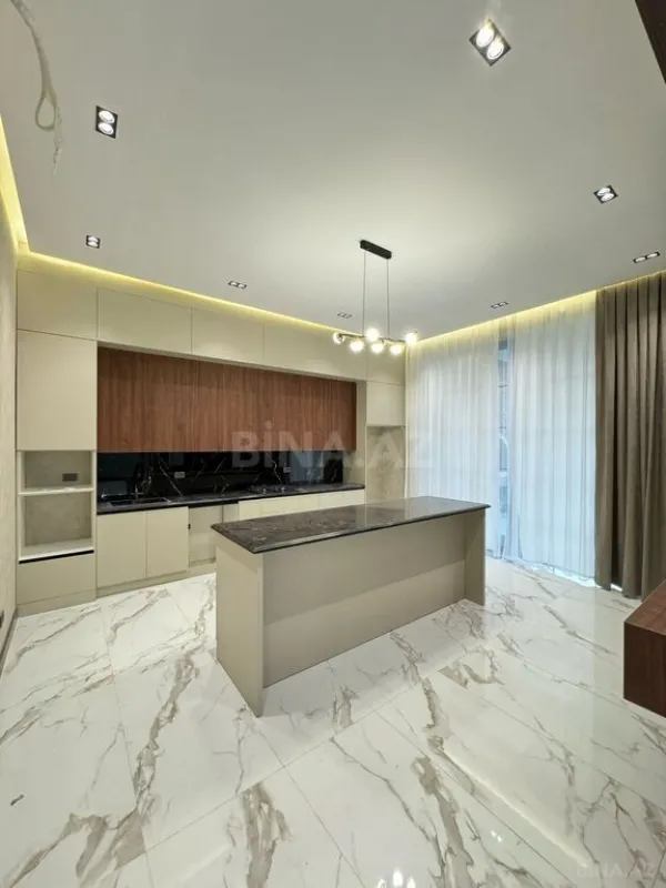 Satılır 6 otaqlı həyət evi 600 m²