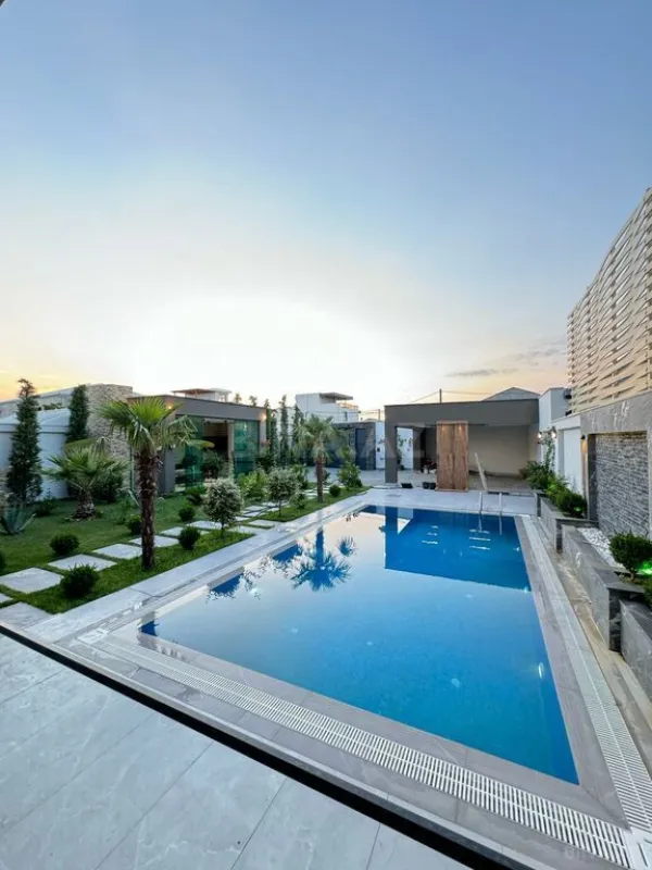 Satılır 6 otaqlı həyət evi 600 m²