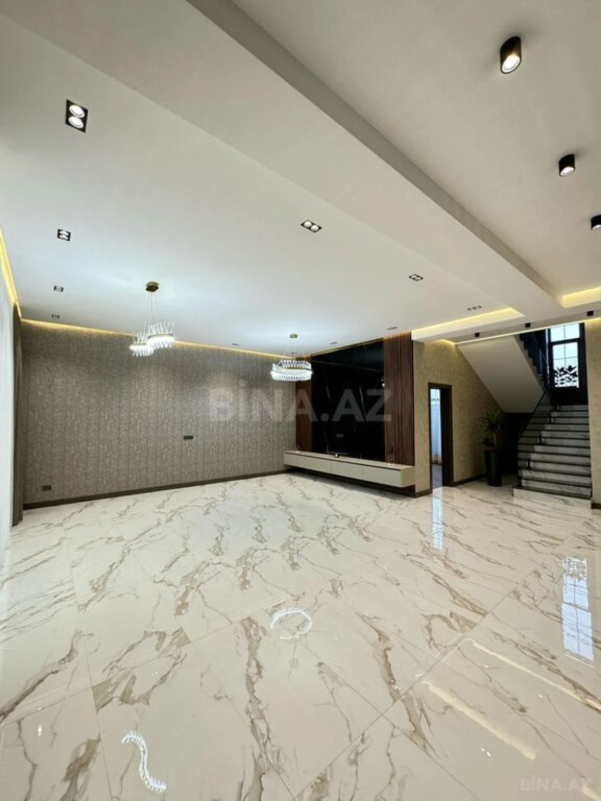 Satılır 6 otaqlı həyət evi 600 m²