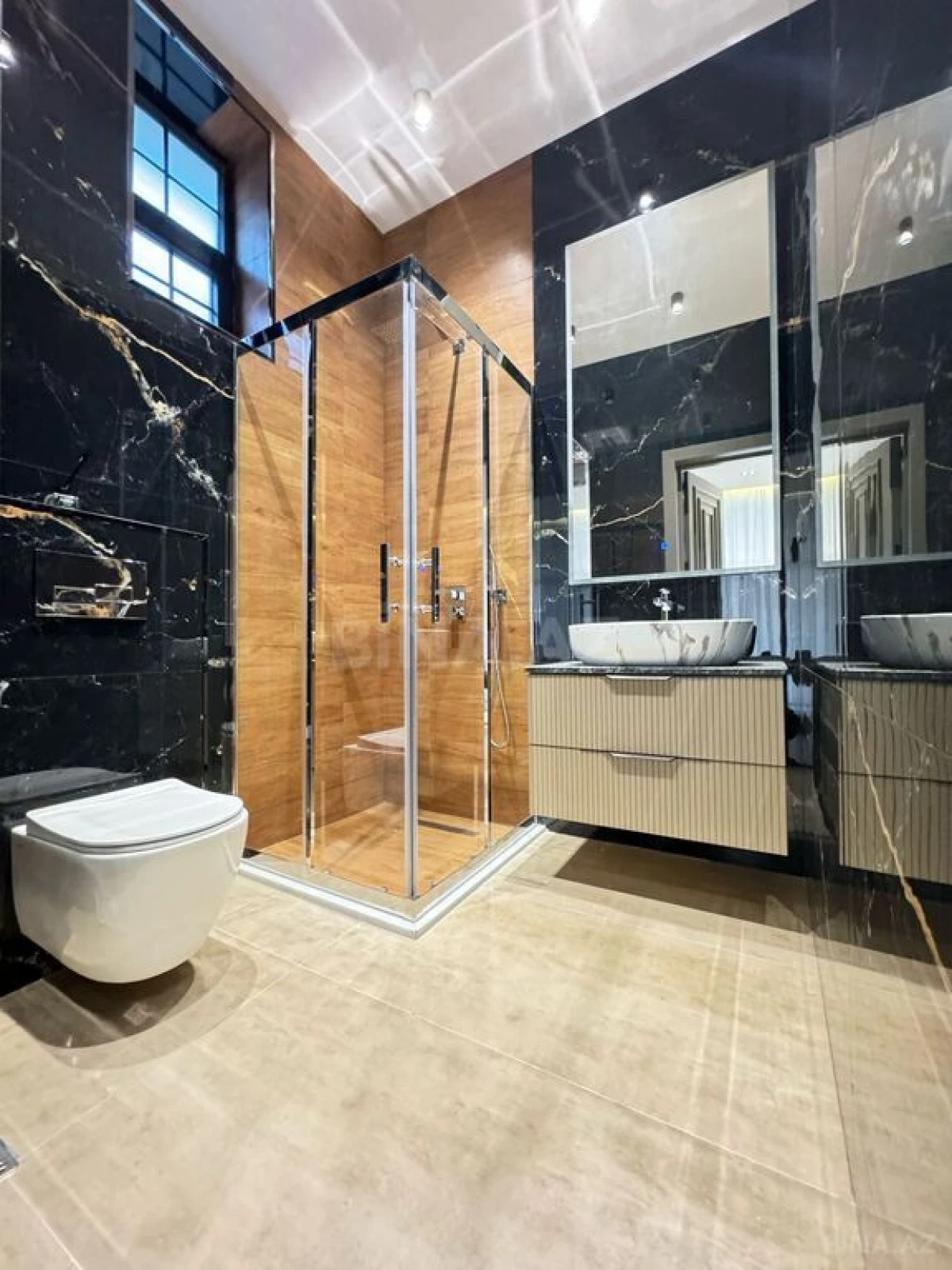 Satılır 6 otaqlı həyət evi 600 m²