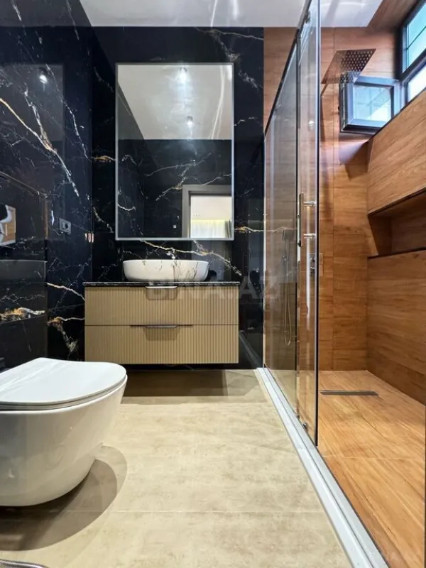 Satılır 6 otaqlı həyət evi 600 m²