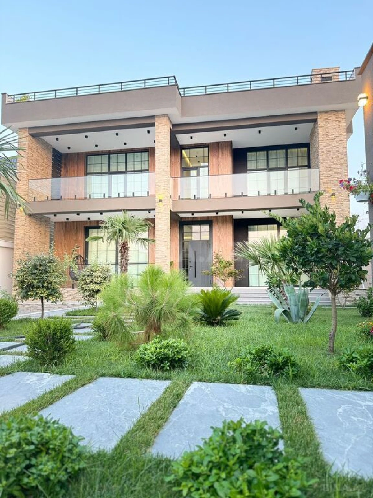 Satılır 6 otaqlı həyət evi 600 m²