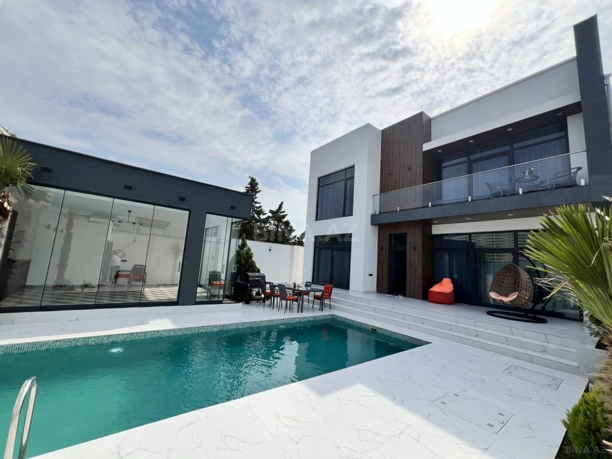 Kirayə verilir 4 otaqlı həyət evi 300 m²