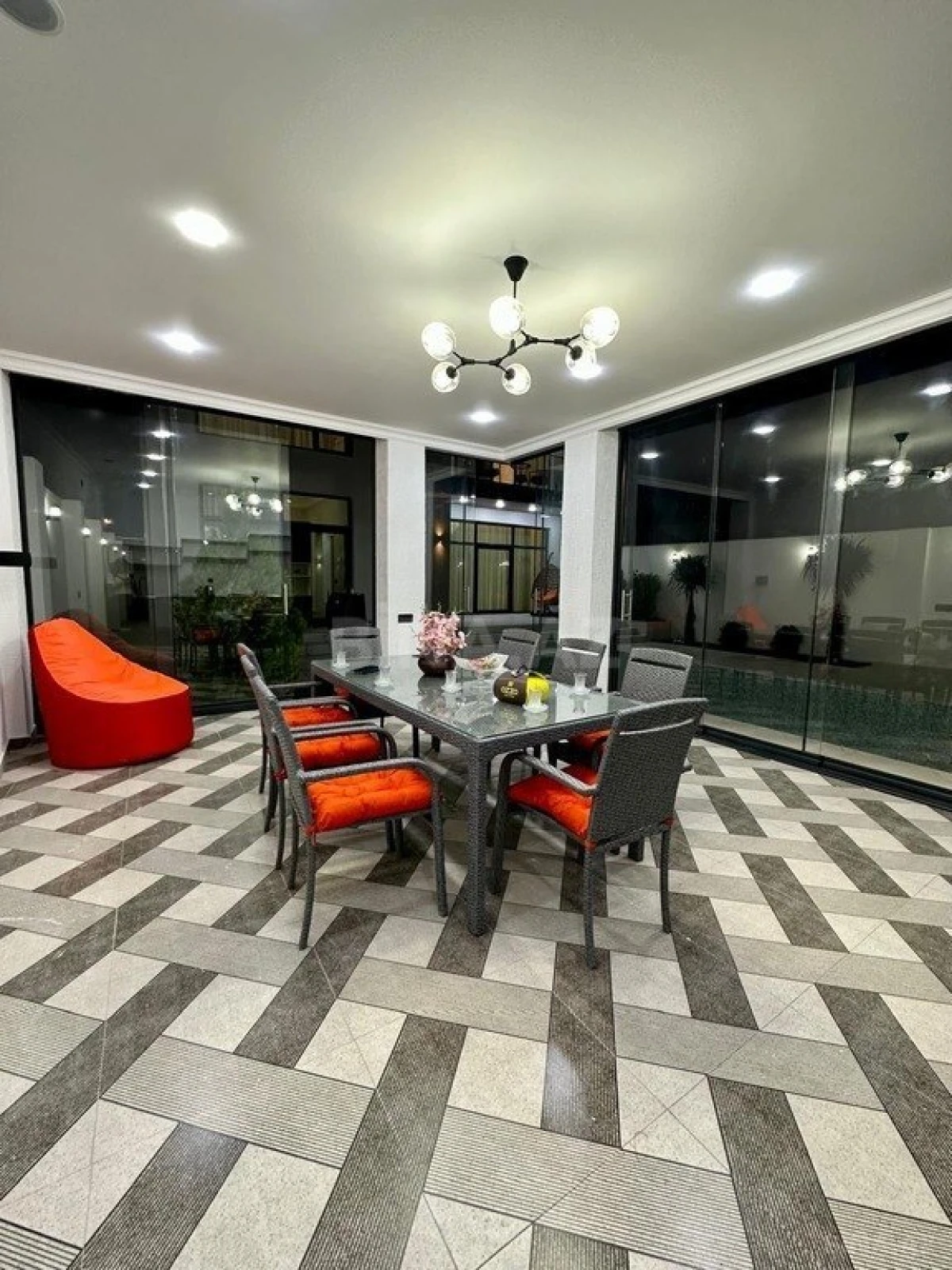 Kirayə verilir 4 otaqlı həyət evi 300 m²