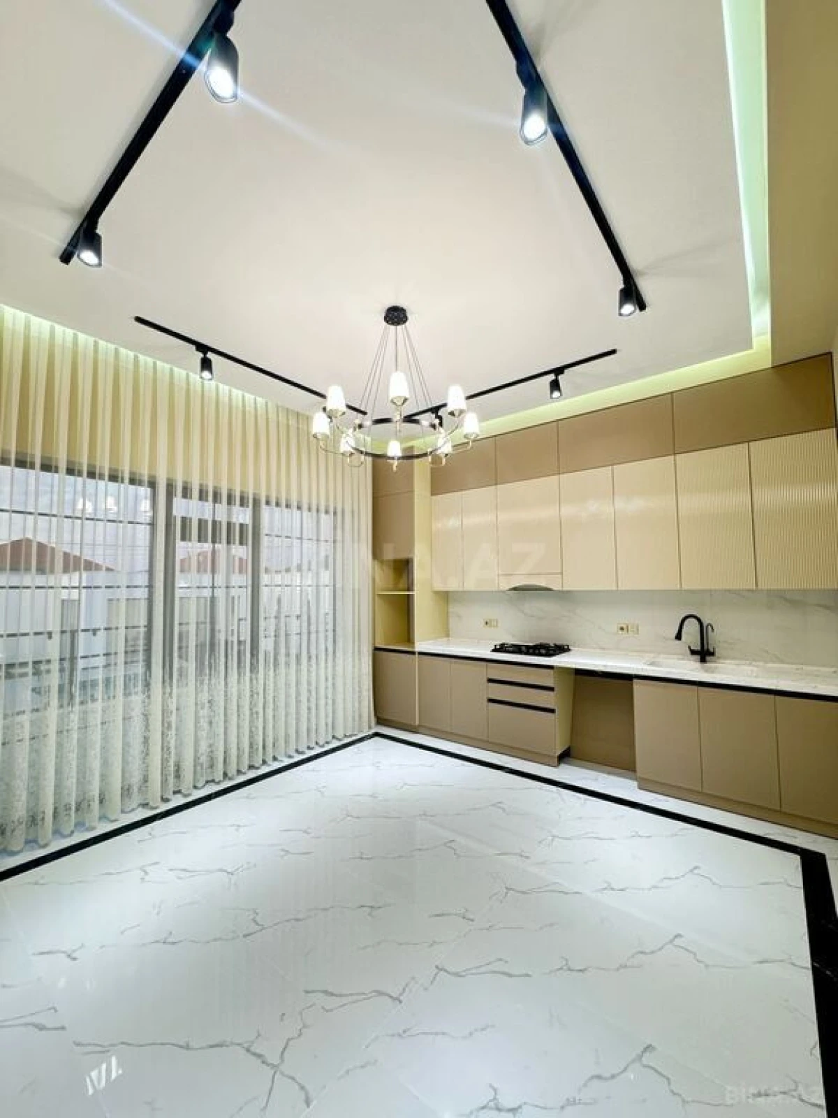 Satılır 4 otaqlı həyət evi 200 m²