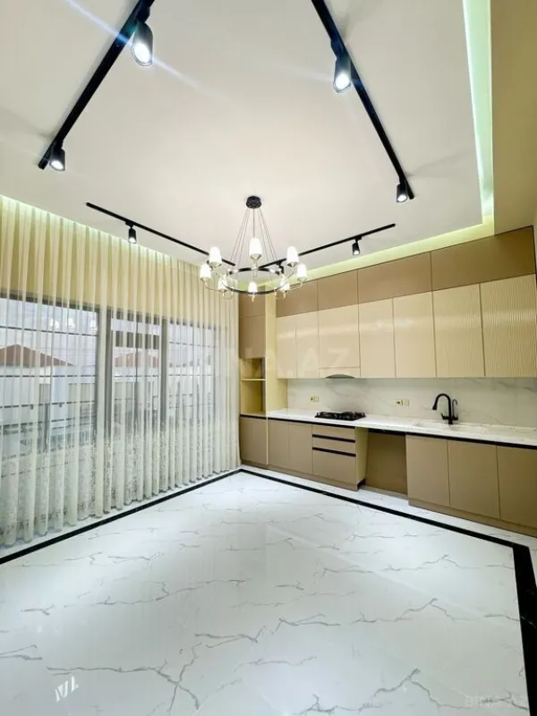 Satılır 4 otaqlı həyət evi 200 m²