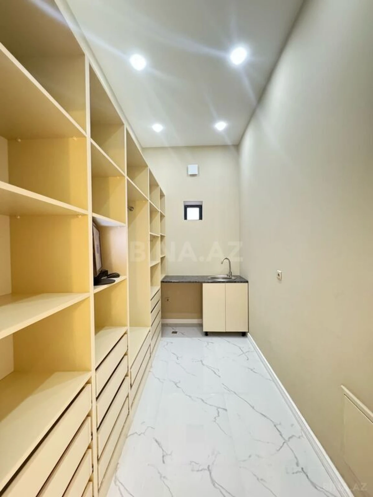 Satılır 4 otaqlı həyət evi 200 m²