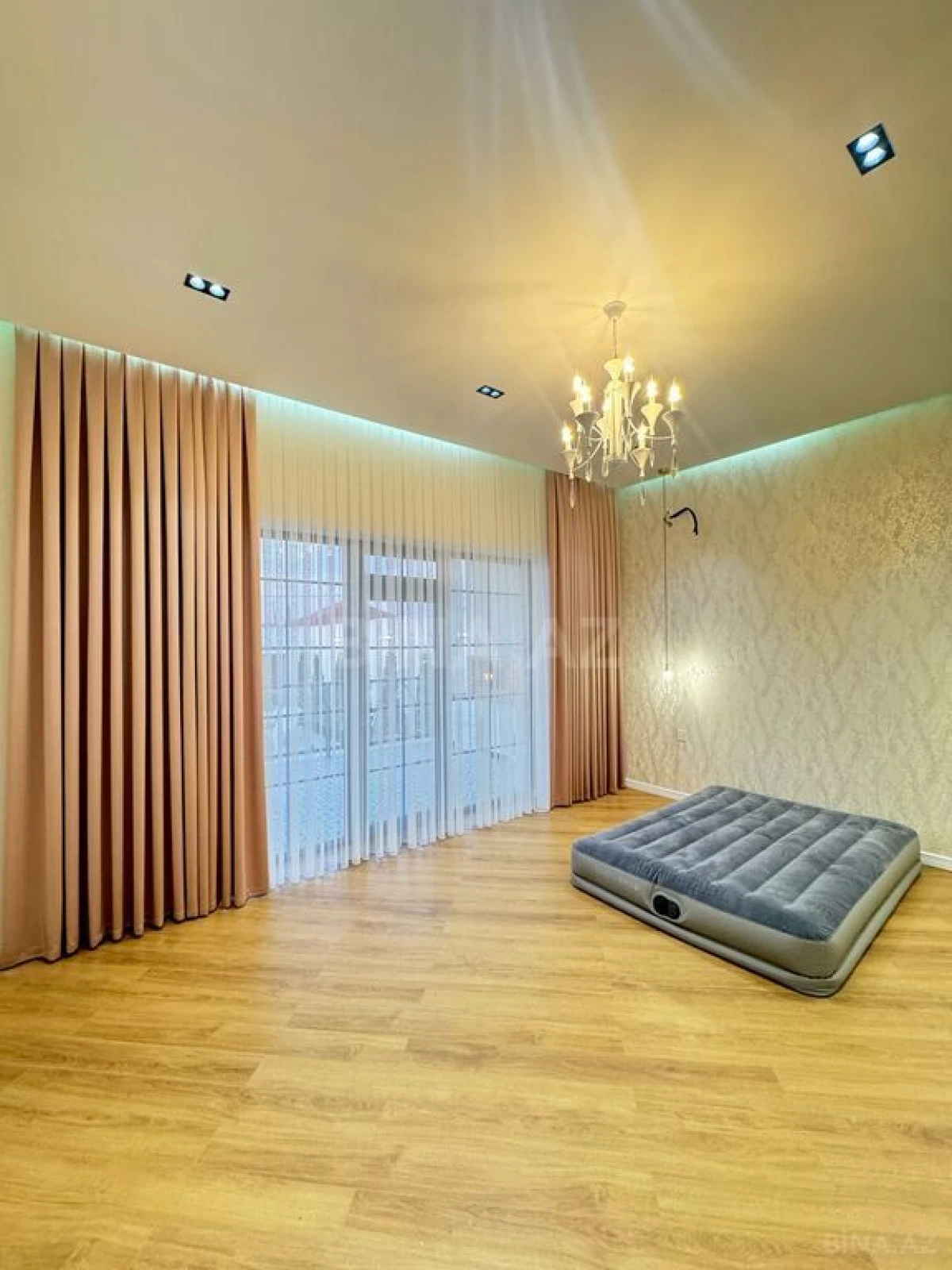 Satılır 4 otaqlı həyət evi 200 m²