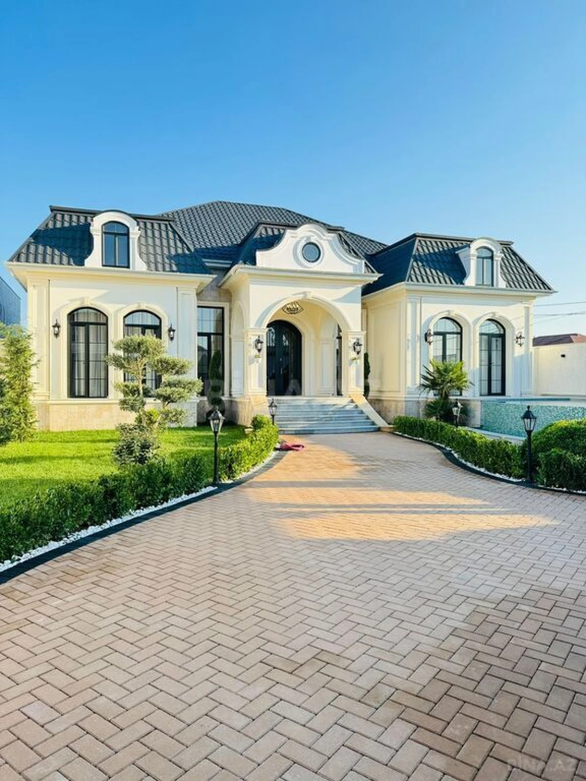 Satılır 6 otaqlı həyət evi 250 m²