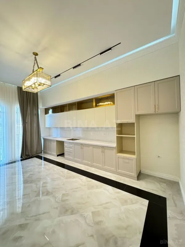 Satılır 6 otaqlı həyət evi 250 m²