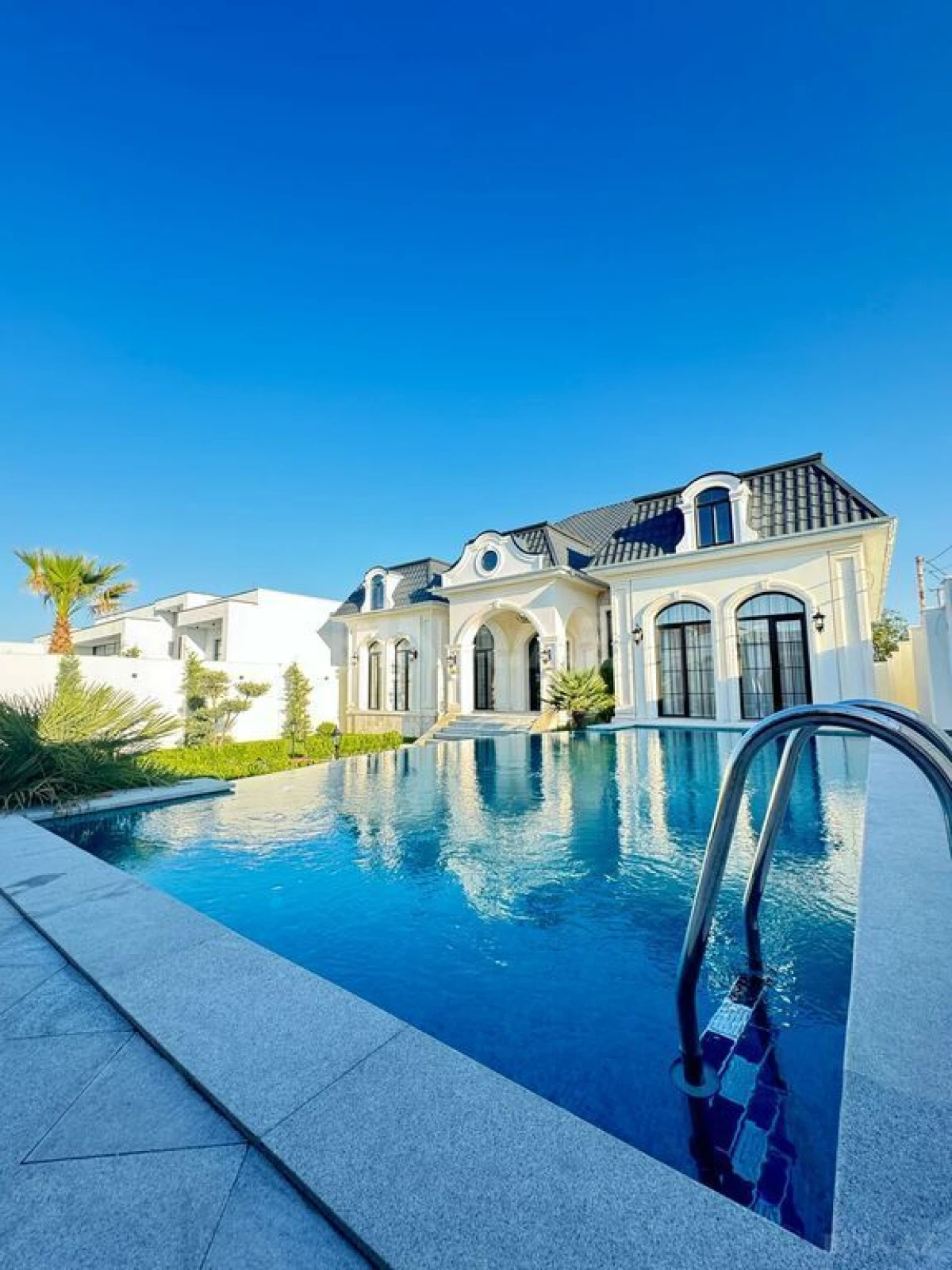 Satılır 6 otaqlı həyət evi 250 m²