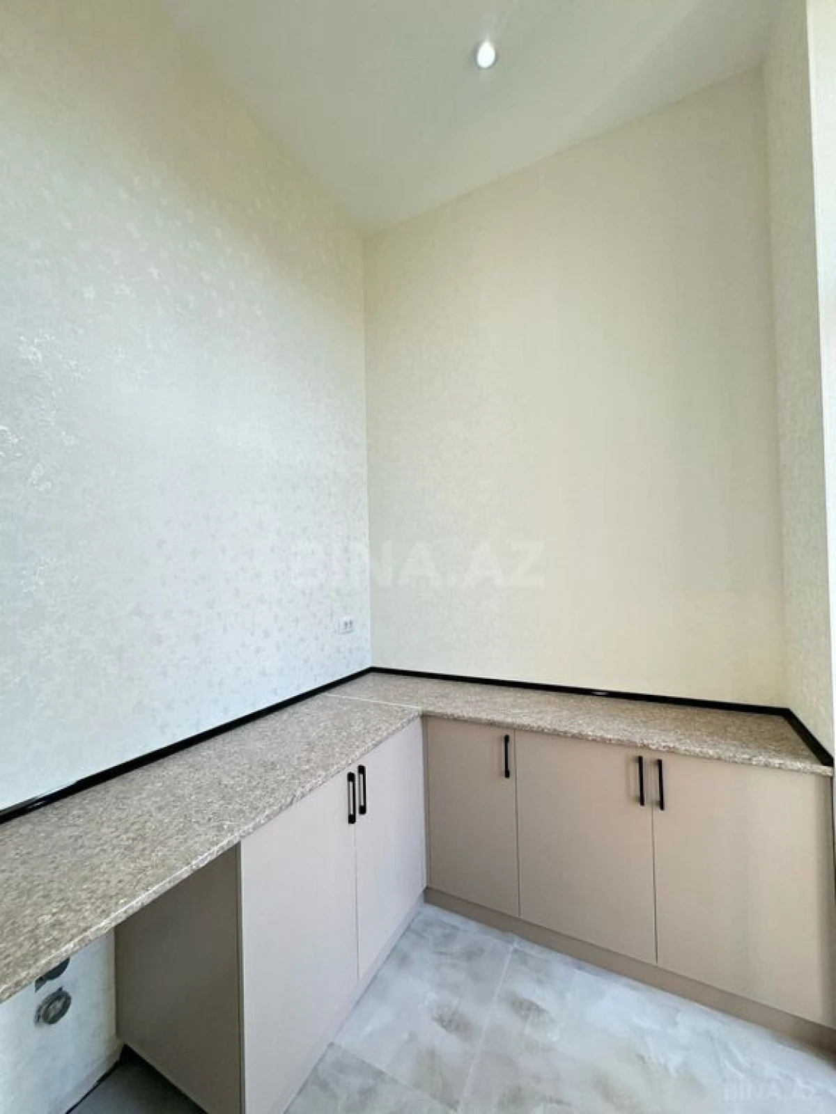 Satılır 6 otaqlı həyət evi 250 m²