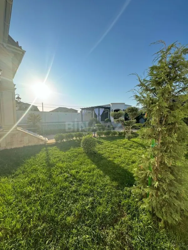 Satılır 6 otaqlı həyət evi 250 m²