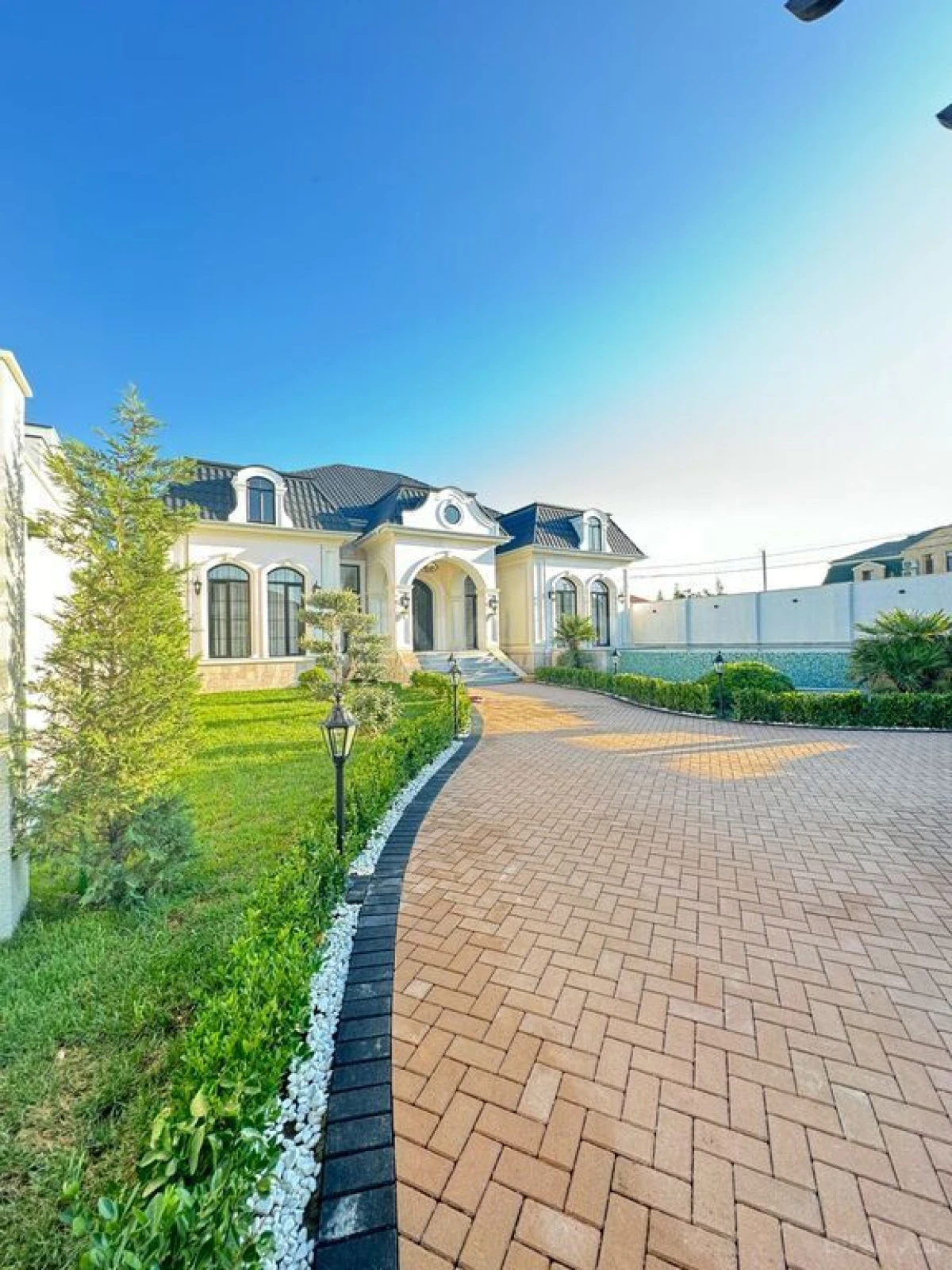 Satılır 6 otaqlı həyət evi 250 m²