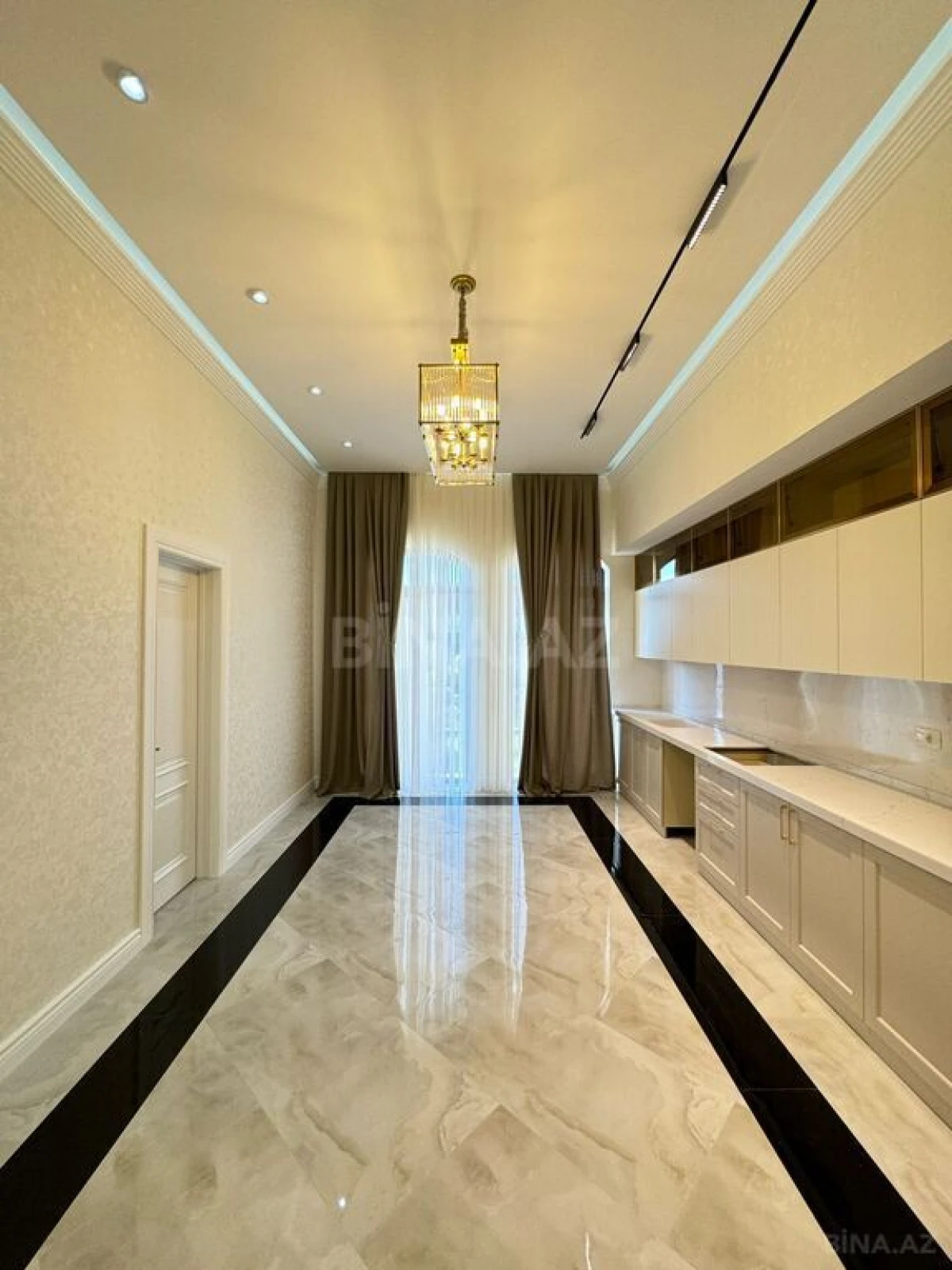 Satılır 6 otaqlı həyət evi 250 m²