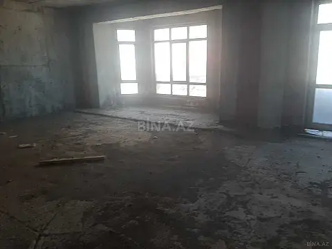 Satılır 4 otaqlı mənzil 196 m²