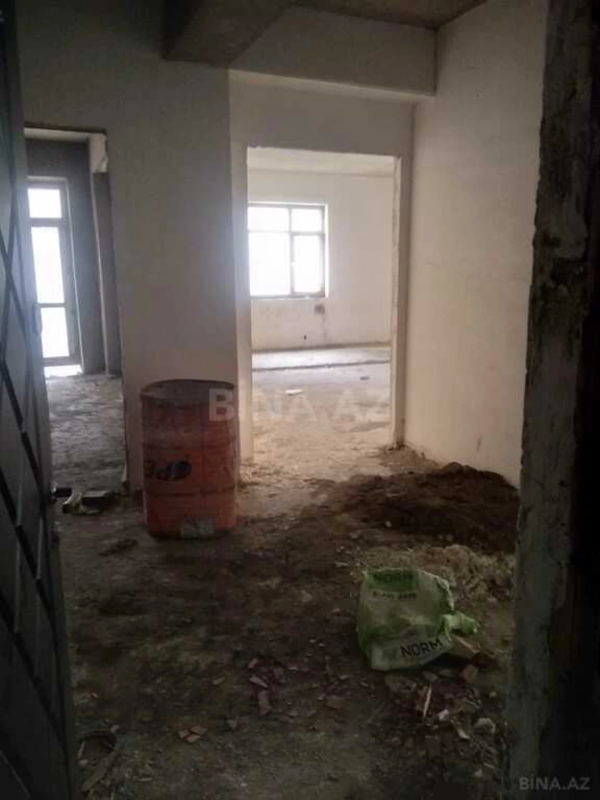 Satılır 4 otaqlı mənzil 196 m²