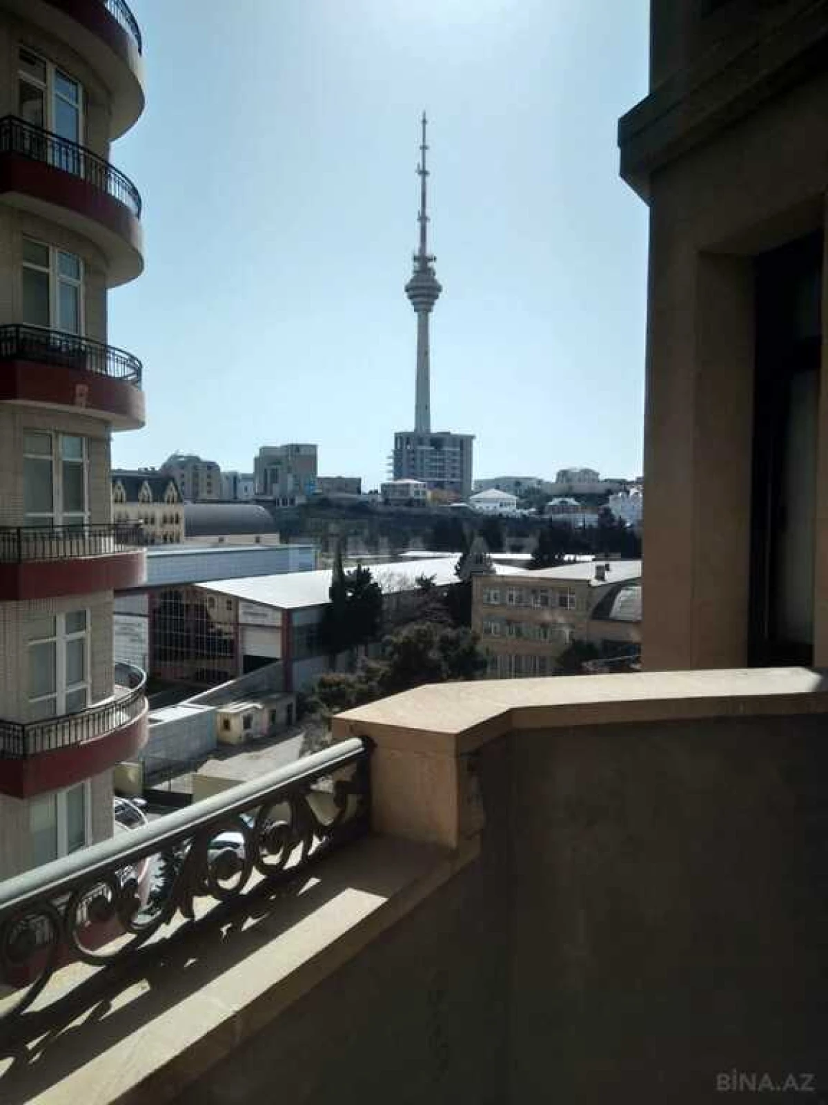 Satılır 4 otaqlı mənzil 196 m²