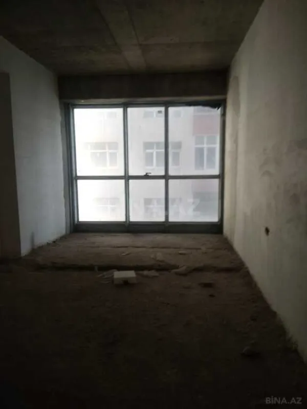 Satılır 4 otaqlı mənzil 196 m²