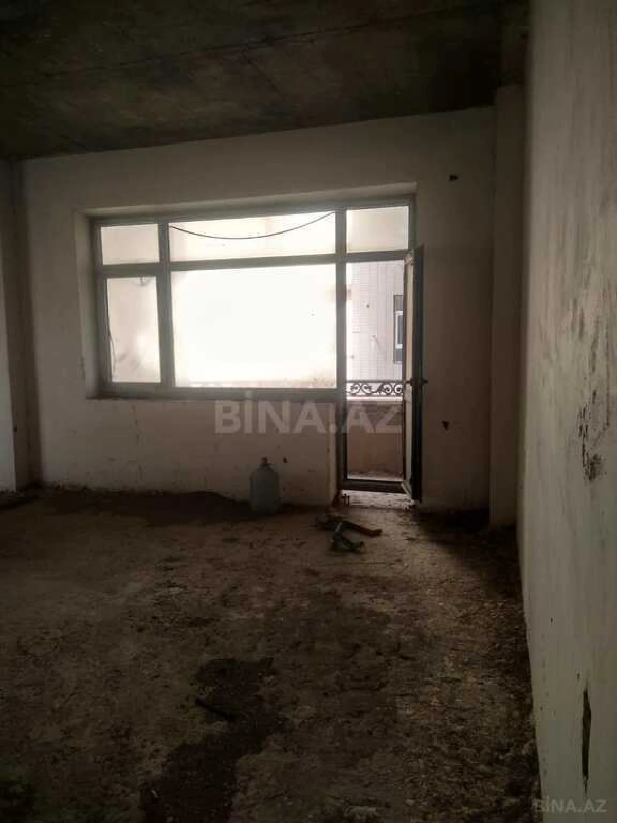 Satılır 4 otaqlı mənzil 196 m²