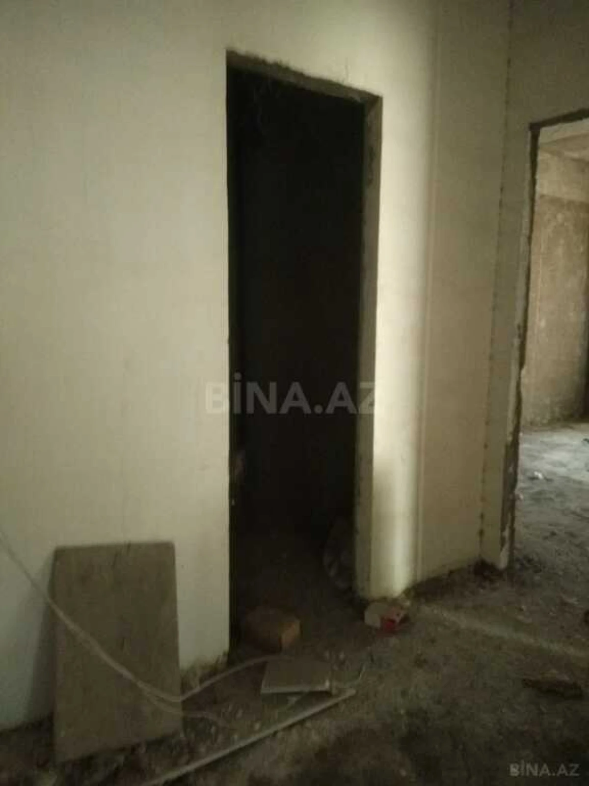 Satılır 4 otaqlı mənzil 196 m²