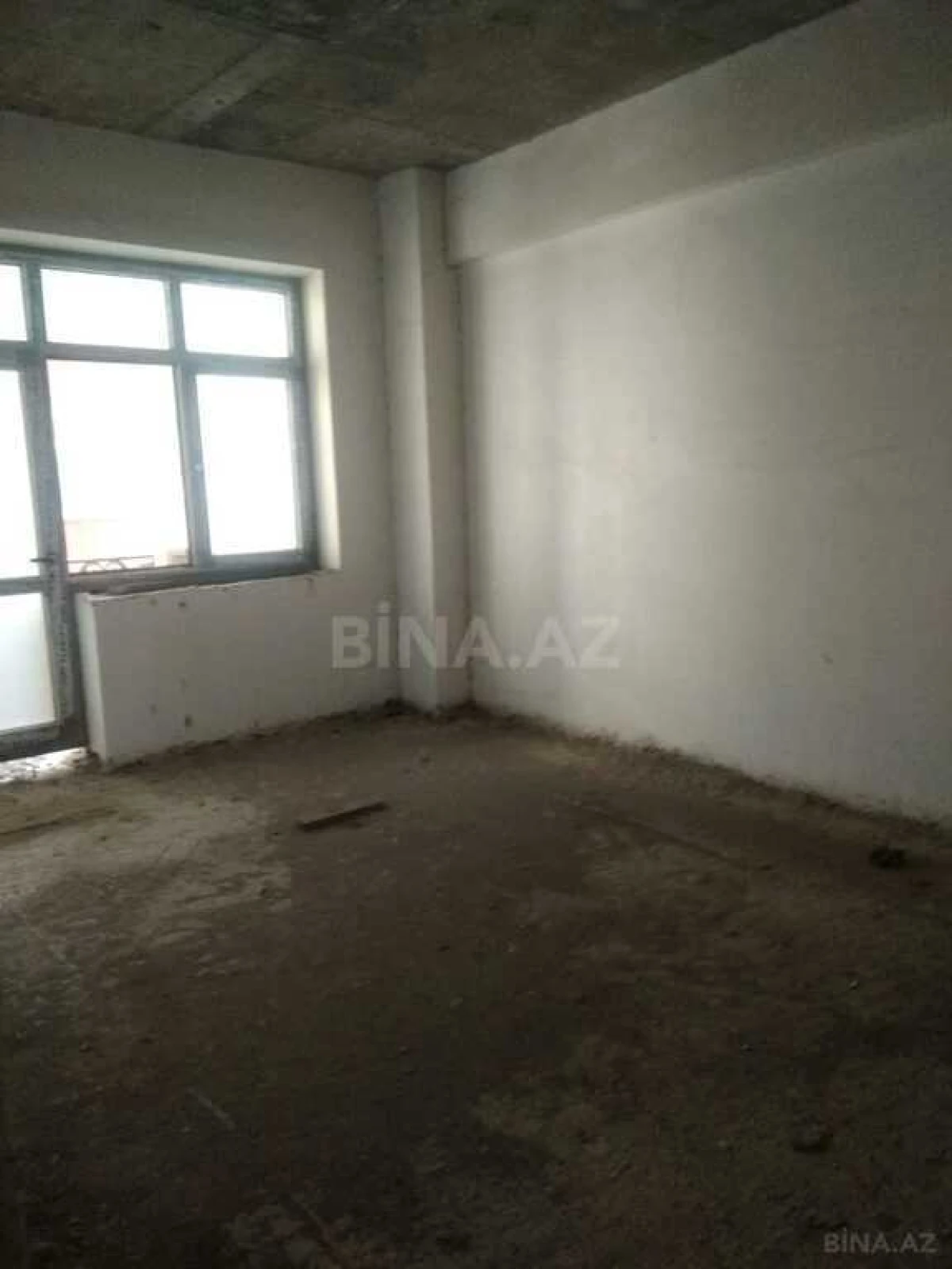 Satılır 4 otaqlı mənzil 196 m²