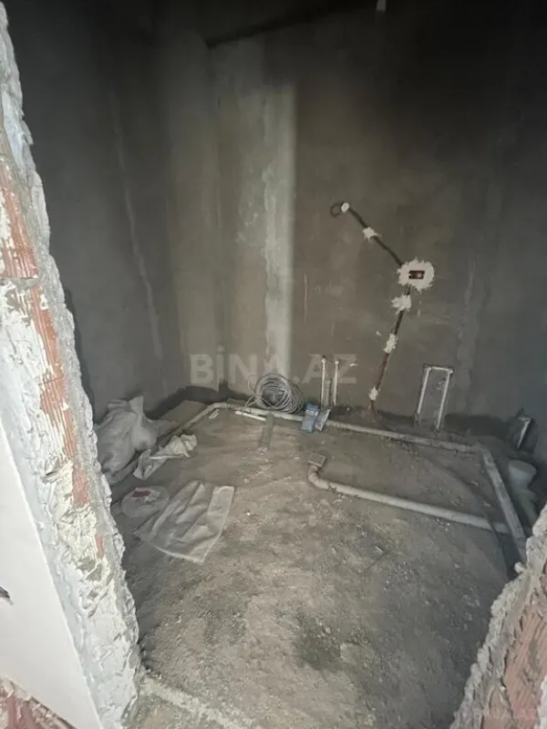 Satılır 4 otaqlı mənzil 196 m²