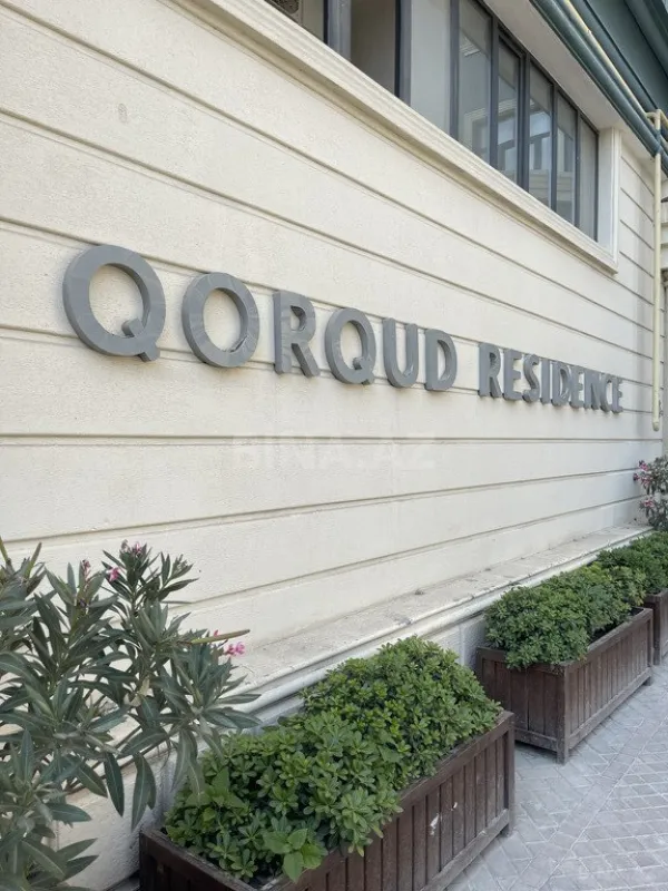 Satılır 4 otaqlı mənzil 276 m²