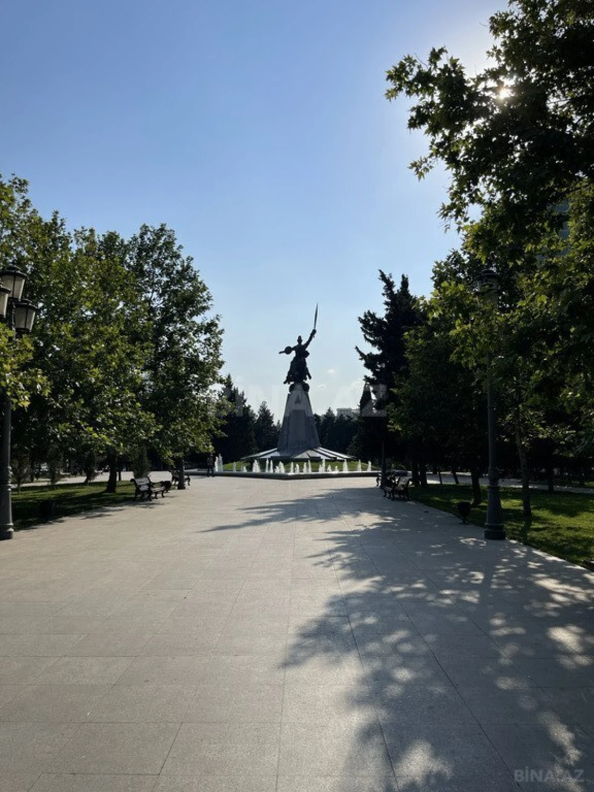 Satılır 4 otaqlı mənzil 276 m²