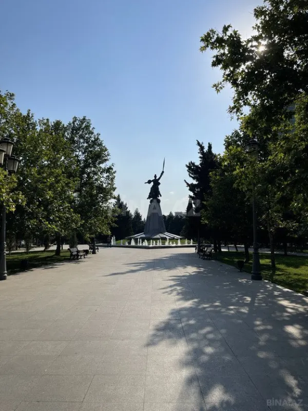 Satılır 4 otaqlı mənzil 276 m²