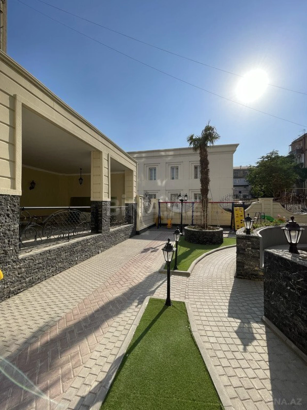 Satılır 4 otaqlı mənzil 276 m²