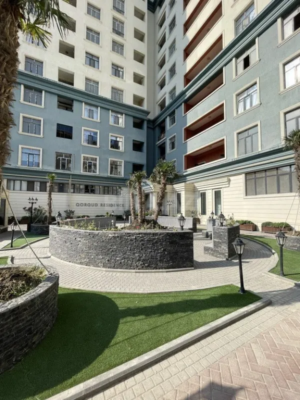 Satılır 4 otaqlı mənzil 276 m²