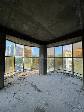 Satılır 4 otaqlı mənzil 276 m²