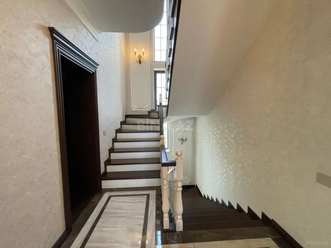 Satılır 7 otaqlı həyət evi 510 m²