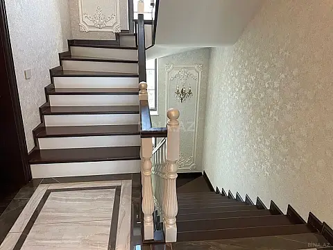 Satılır 7 otaqlı həyət evi 510 m²