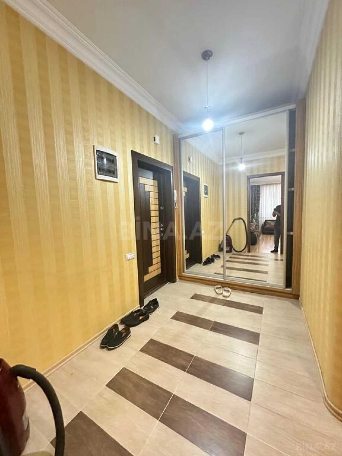 Satılır 3 otaqlı mənzil 132 m²