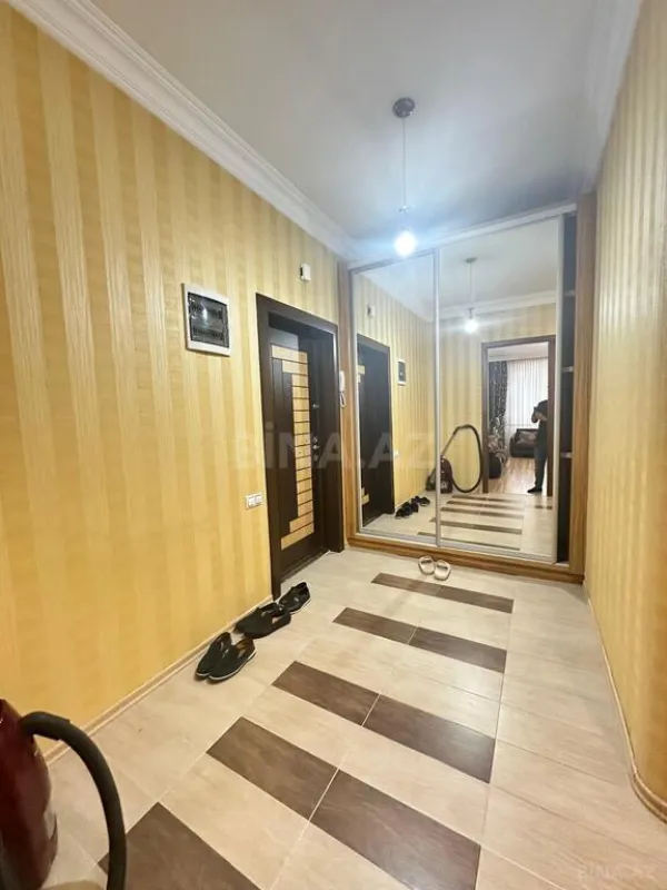 Satılır 3 otaqlı mənzil 132 m²