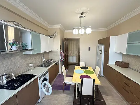 Satılır 3 otaqlı mənzil 132 m²